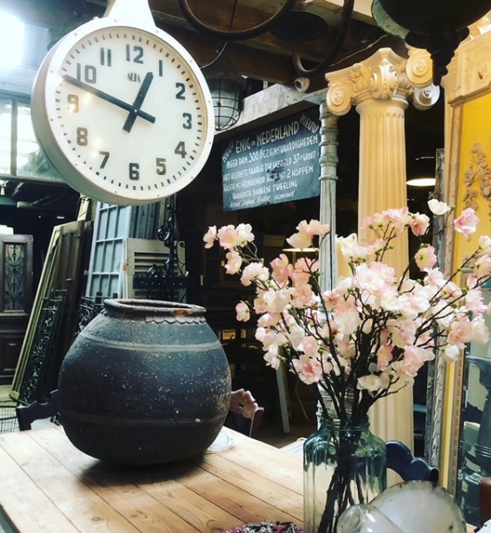 sextant schaamte laat staan Vintage stationsklok - industrieel antiek unieke sfeer en uitstraling met  een verhaal - antieke interieurs en oude interieurs van antieke - Benko