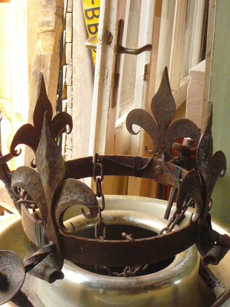 oude antieke historische bouwmaterialen smeedwerk gesmede lamp