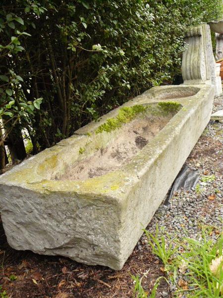 antieke oude historische bouwmaterialen arduinen troggen blauwstenen handgekapte paardenbak