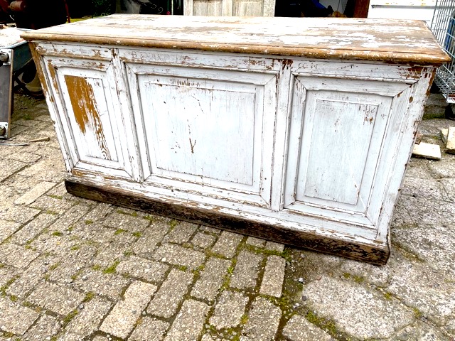 Antiek dressoir balie - Brocante brengt een unieke sfeer uw woning meubels accessoires - brocante voor binnen en buiten de echt franse broc - Benko