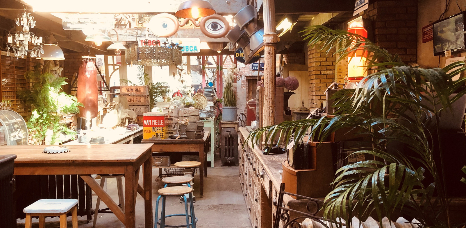 ANTIEKE BOUWMATERIALEN EN BROCANTE