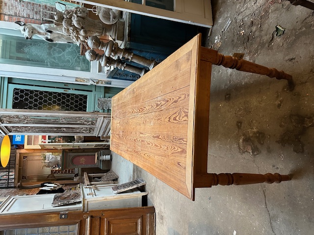 Antieke lange tafel
