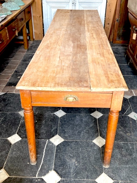 Antieke lange tafel - Brocante brengt een unieke sfeer in uw woning meubels accessoires - voor binnen en buiten echt franse broc - Benko