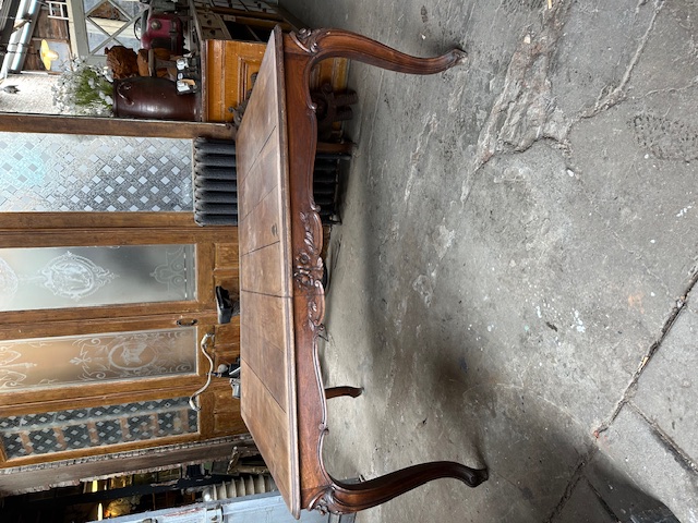 Antieke tafel