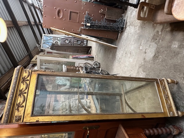 Antieke vitrinekast