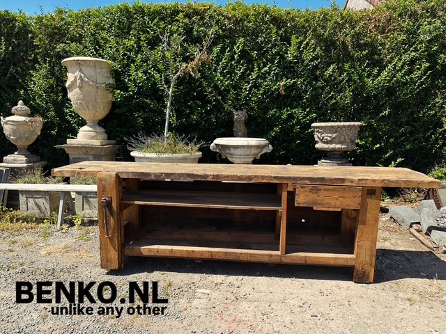 Antieke werkbank