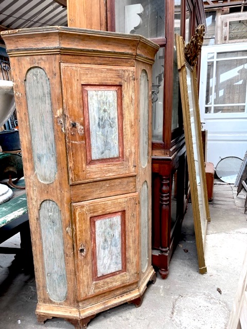 Wild overdrijven optocht Antieke Zweedse kast - Brocante brengt een unieke sfeer in uw woning meubels  accessoires - brocante voor binnen en buiten de echt franse broc - Benko