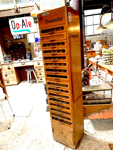 Industrieel ladekast