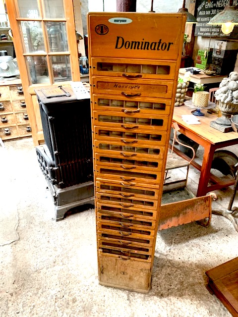 Industrieel ladekast