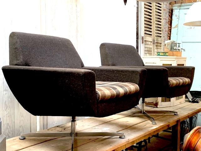 Productie Diploma geweten Retro design stoelen - Antieke meubels, antieke tafels, oude kasten, vintage  ladekasten. - antieke interieurs en oude interieurs van antieke - Benko