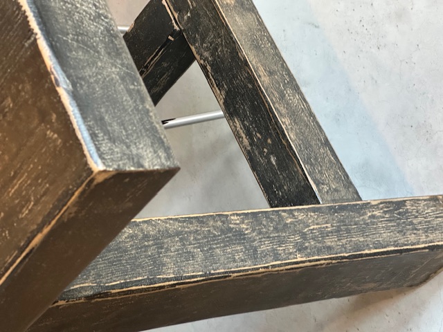 Robuuste zwarte tafel