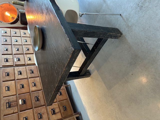 Robuuste zwarte tafel